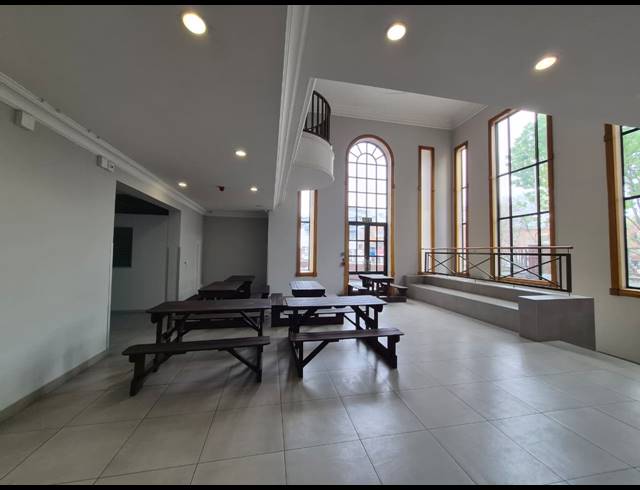 1,700M² OFFICE TO LET IN CRAIGHALL